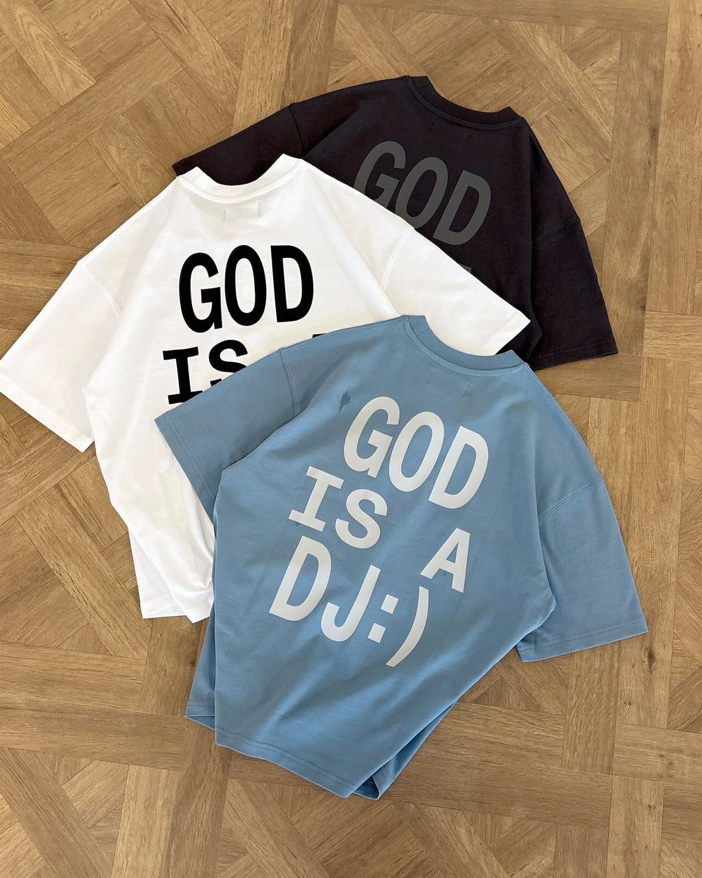 Camiseta God is a DJ Blanca