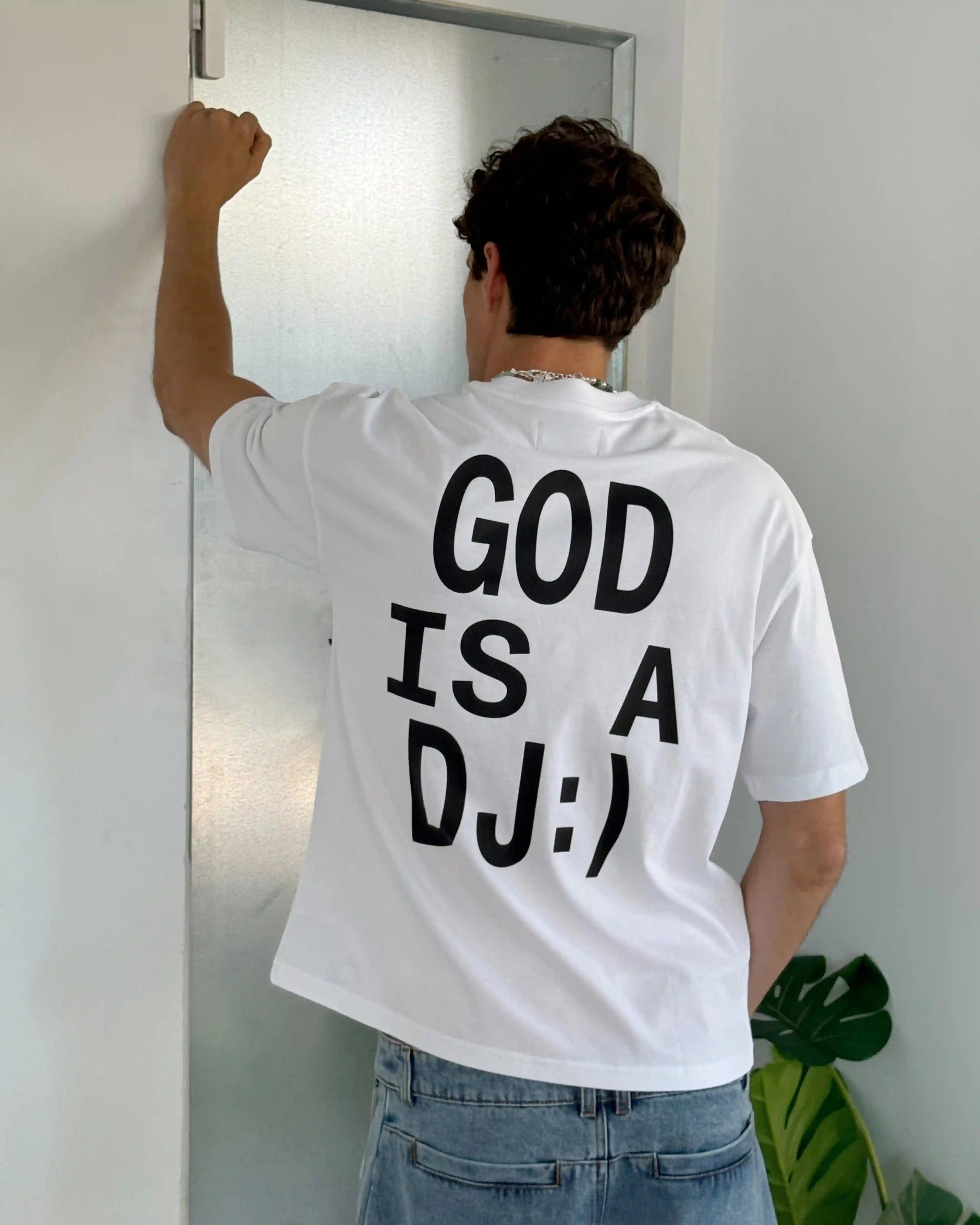 Camiseta God is a DJ Blanca