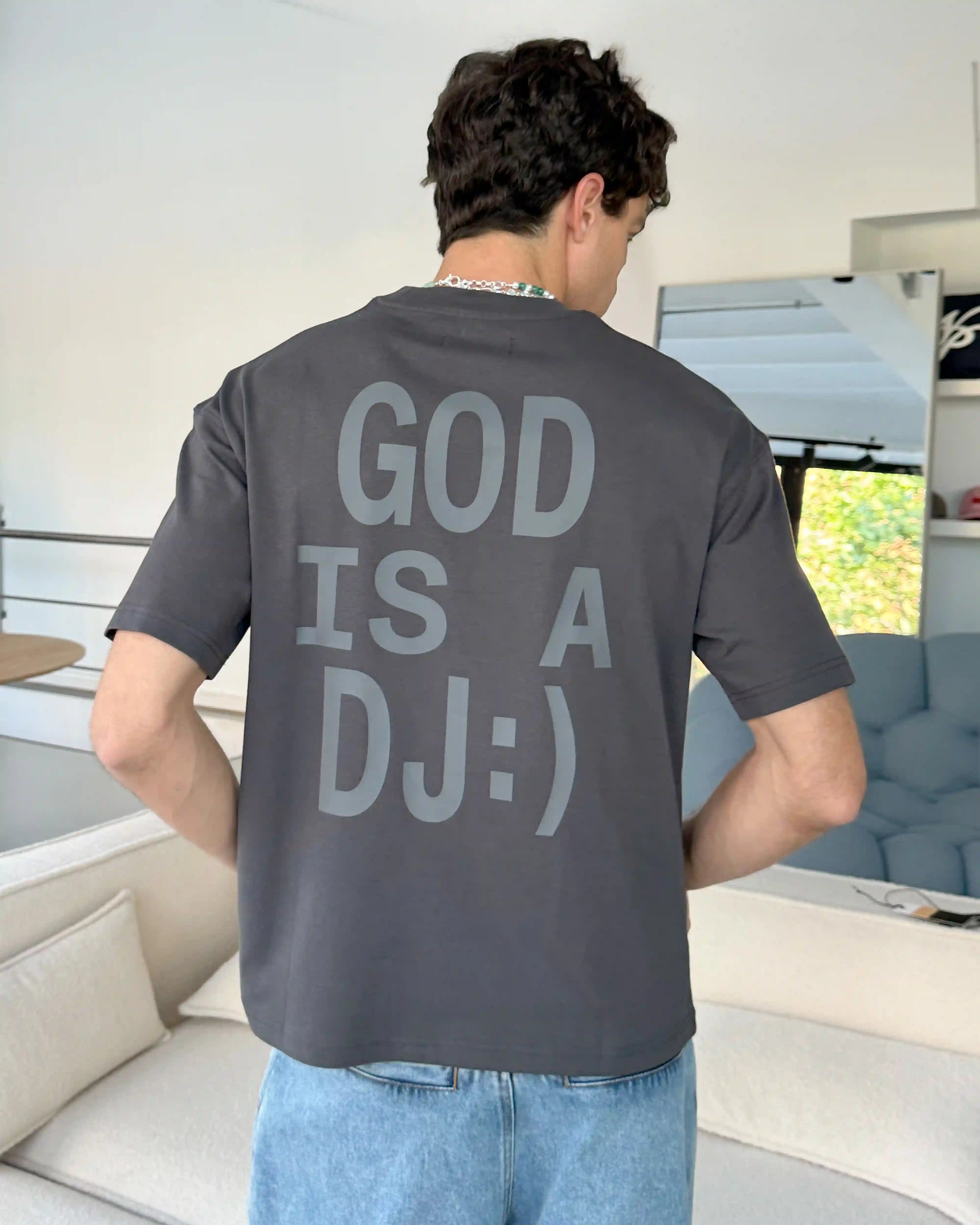 Camiseta God is a DJ Gris Oscuro