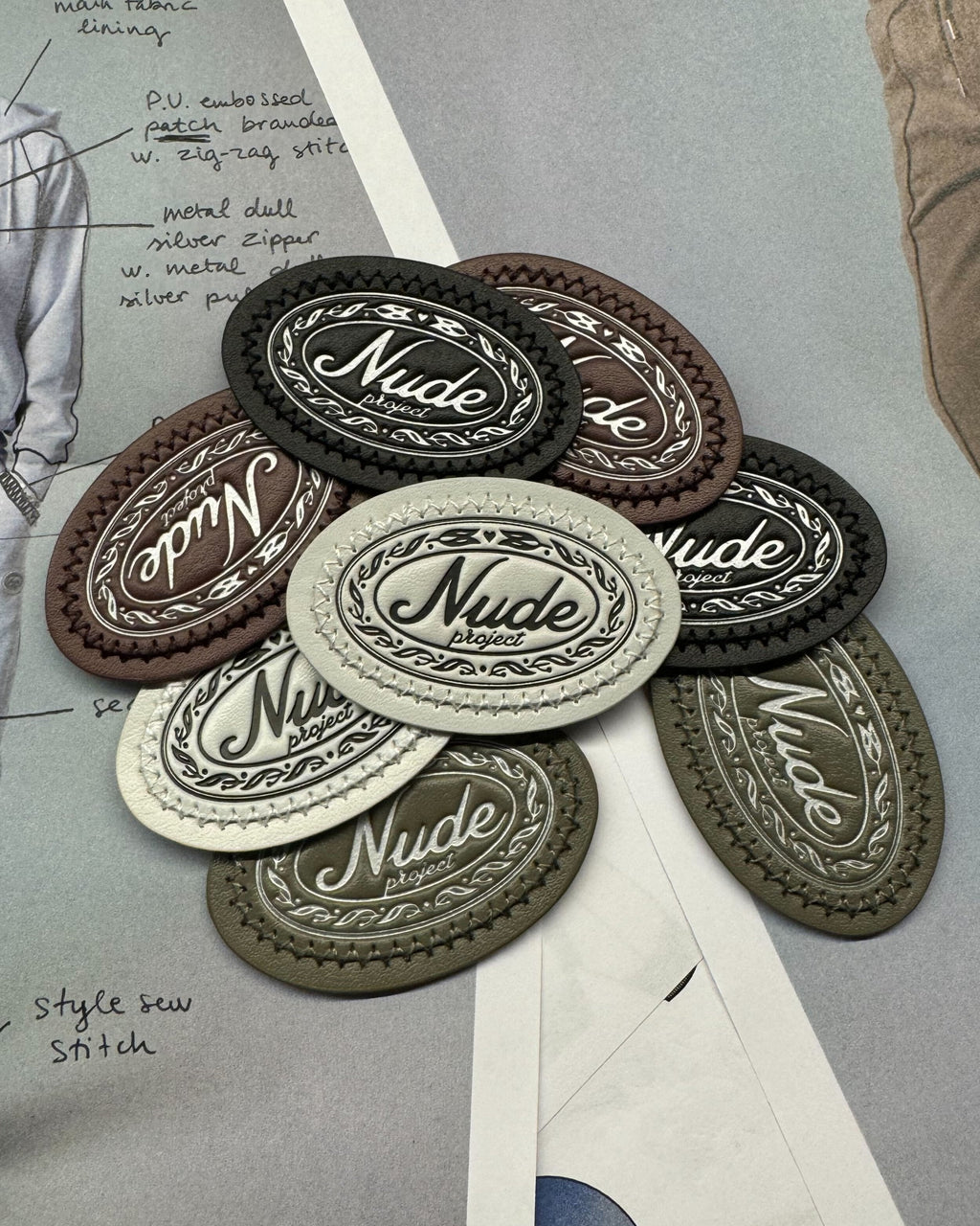 Pantalón Jogger Essentials Gris