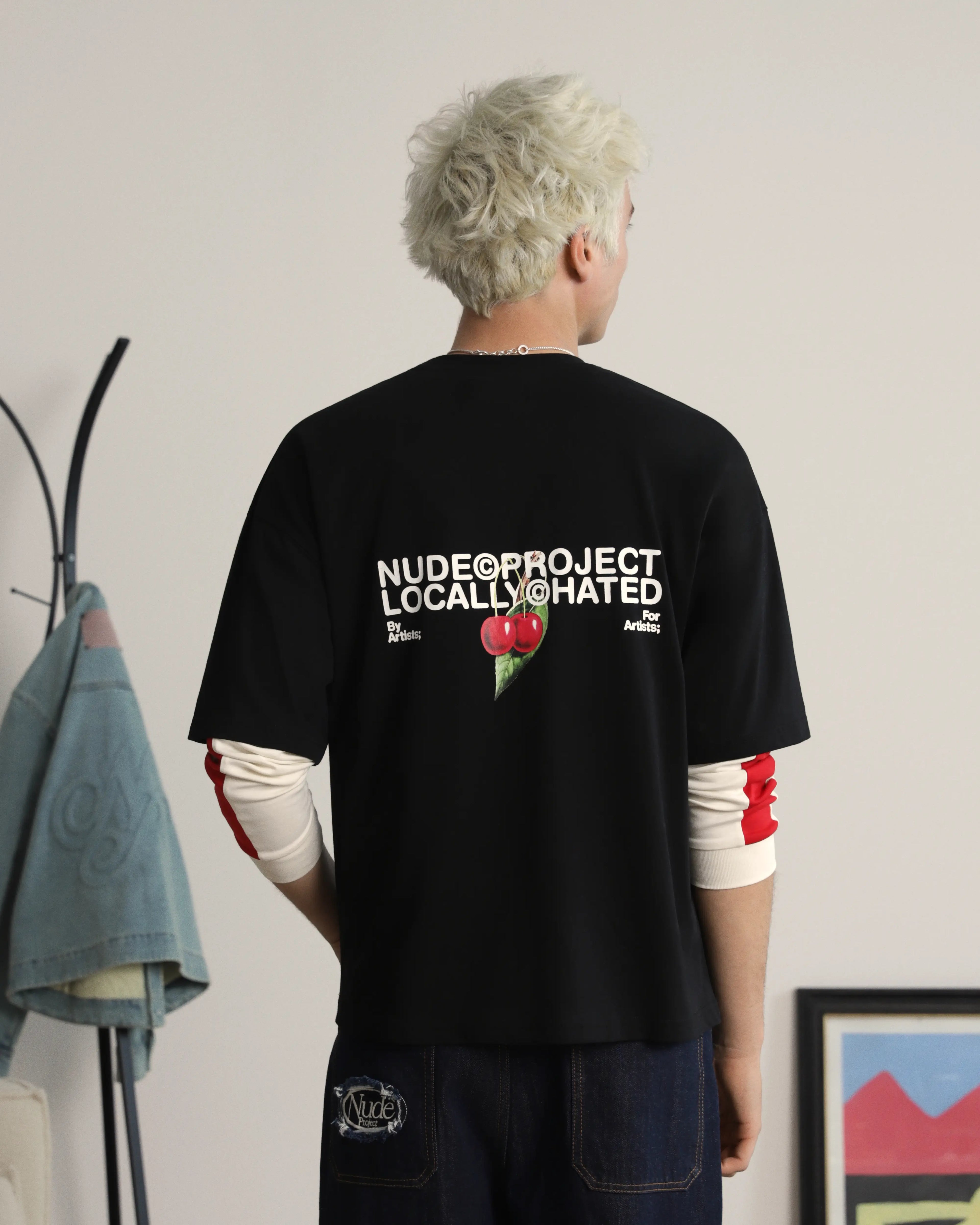 Camiseta Locally Hated Cherry Negra